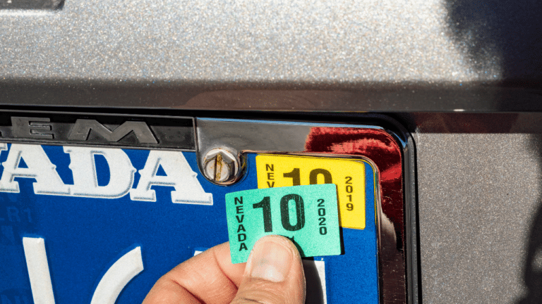 how-to-remove-license-plate-sticker-without-damage-4-steps