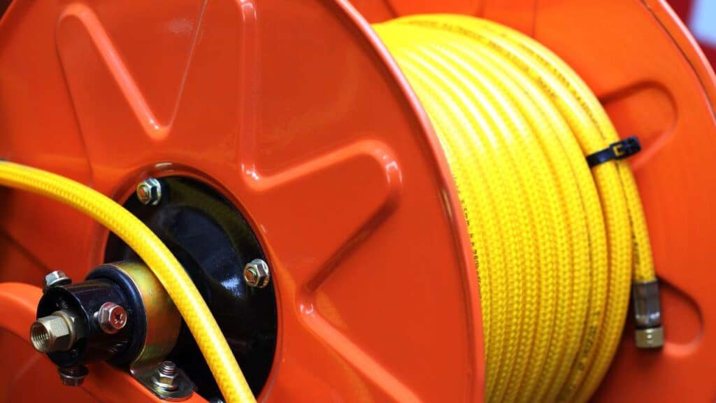 Why Should You Use Retractable Air Hose Reels?