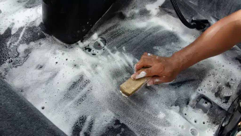 Foam Cleaning and Shampooing Car Carpet